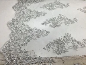 Silber Metallic Blumen Design Stickerei und Perlen auf einer Netz Spitze. Hochzeit/Braut - Bild 1 von 8