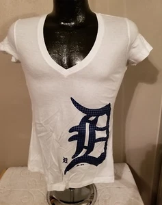 MLB Detroit Tigers Baseball White V Neck Logo Shirt Womens Sizes Nwt Majestic  - Picture 1 of 2