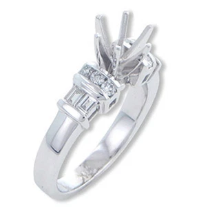 0.60 Ct. TW Round and Baguette Diamond Accented Engagement Semi Mount 18kt - Bild 1 von 3