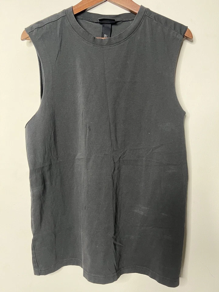 Camiseta sin mangas H&M para hombre ropa deportiva sin mangas calce relajado cuello redondo negra talla S usada en excelente estado Foto 1 de 4