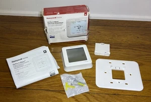 Honeywell TH6320ZW2007 Z-Wave T6 Pro Programmable Thermostat - Picture 1 of 3