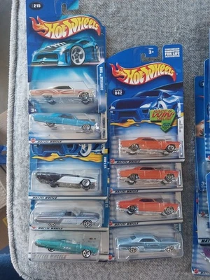 Hot Wheels Low Riders Lote de 9 64 Buick Riviera/65 Bonneville/63 T Bird  Foto 1 de 4