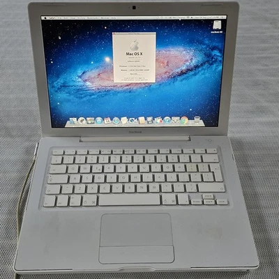 Macbook A1181 EMC 2139 ,Core Duo, 13.3", MacOS 10.7 ,100Gb HDD ,1Gb RAM (227) - Image 1 of 4