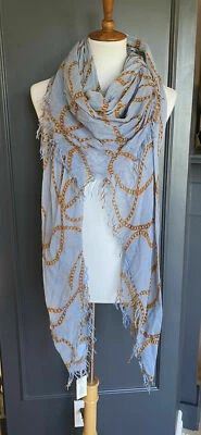 Nueva Auténtica Bufanda Chan Luu Estampado de Eslabones de Cadena Cachemira Seda Color: Azul Polvoriento Foto 1 de 4