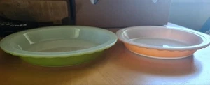2 x Crown Corning Pie Dishes/Tart Plates Orange & Green Vintage VGC Glass Oven - Picture 1 of 6