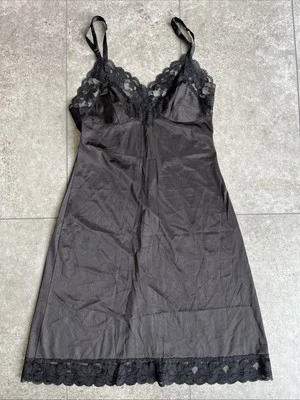 Lorraine Negro Nylon Deslizamiento Completo con Encaje Talla 34 Correas Ajustables ¡EXCELENTE ESTADO! Foto 1 de 4