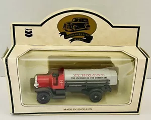 Camión cisterna Chevron Zerolene 1911 de colección rojo fundido a presión Lledo - Imagen 1 de 5
