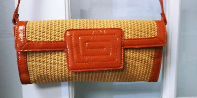Bolso de mano Squared by Sondra Roberts con ribete de charol naranja Foto 1 de 4