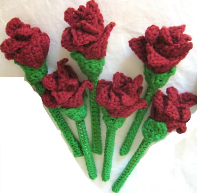 6 РУЧНОЙ РАБОТЫ вязаный крючком длинный зеленый стержень темно-бордовый цветок розы цветочный декор букет! - Изображение 1 из 4