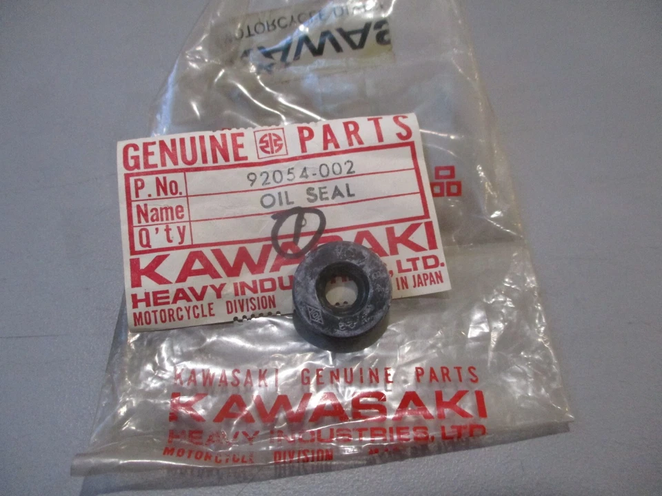 Новое из старых запасов оригинальное масляное уплотнение Kawasaki A1 A1R A1SS A7 A7SS 92054-002 - Изображение 1 из 1