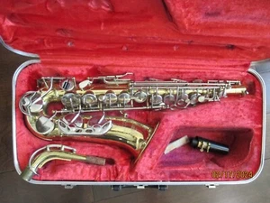 Armstrong brand  Alto Saxophone with case and mouthpiece. Made in USA - Picture 1 of 8