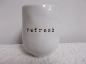 Pottery Barn PB geprägt erfrischend weiß Porzellan Badezimmer Becher Tasse - Bild 1 von 6