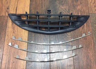 REJILLA DE REFRIGERACIÓN INFERIOR CHRYSLER 5183892AA NUEVA OEM Foto 1 de 4