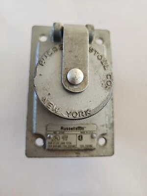 Receptáculo Russellstoll 3744 10A manga pasador Foto 1 de 4