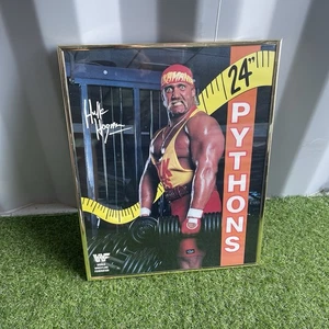 Affiche vintage Hulk Hogan WWF 24” Pythons encadrée Wrestling Man Cave 20” X 16” RARE - Photo 1/3