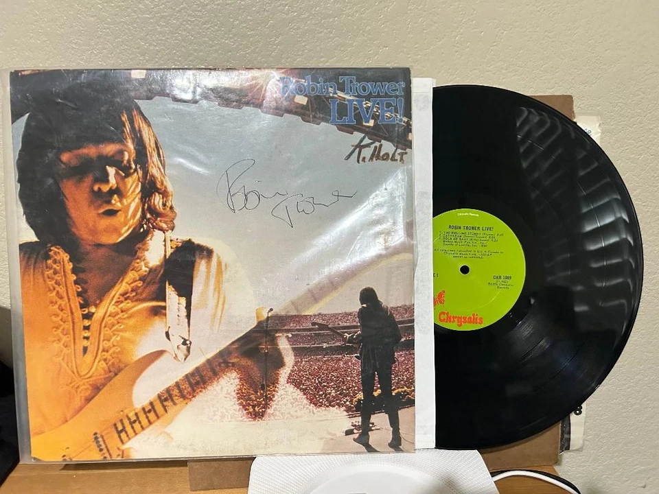 ROBIN TROWER LIVE / 1976 CHRYSALIS / RARE SIGNED COPY / GORGEOUS NM+ VINYL - Image 1 of 1