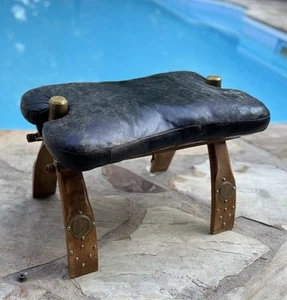 Antique Vintage Camel Saddle w/ Brass Etched Accents 15”x15”x23” - Imagen 1 de 11