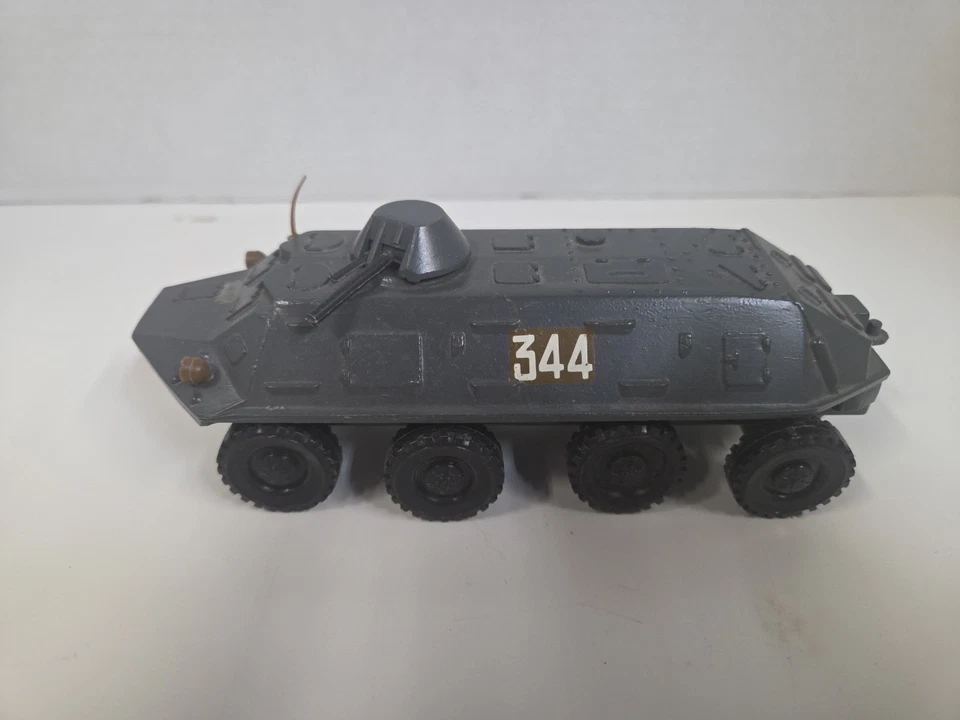 JUGUETE DE METAL SOVIÉTICO VINTAGE HECHO EN LOS SOVIÉTICOS БРОНЕТРАНСПОРТЕР БТР-60ПБ “Hecho en Rusia” Foto 1 de 4