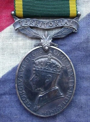 George VI Territorial Efficiency Medal 2042733. SPR. B. LESLIE RE FREE UK P&P - Image 1 of 3