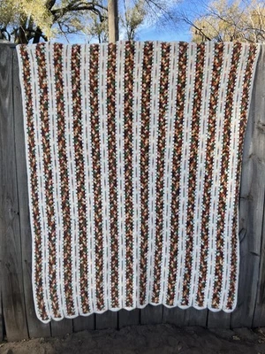 Cobertor de colo afegão vintage de crochê 49”x72” marrom ferrugem laranja branco - Imagem 1 de 4