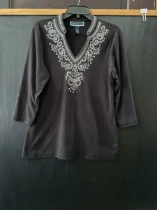 Camisa Top Karen Scott Talla M Negra Bordada Tejida Cuello en V - Imagen 1 de 13