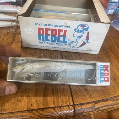 Rebel F301 vintage minnow silver, with original box And Papers NOS Excel. 5.5” - Image 1 of 4