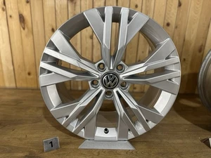 1x Llanta de aluminio Stavanger VW Original Passat 3G B8 3G0601025AB 7x17 ET38 - Imagen 1 de 4