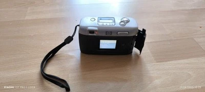 HP PhotoSmart Q2164A Schwarz & Silber 3.3MP Digitalkamera mit 3x Zoom HP 720-Tas - Bild 1 von 4