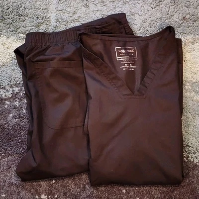 Cherokee Workwear Revolution Women's Medium Black Scrubs Set Top & Petite Pants  - Image 1 of 4