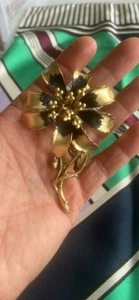 Spilla gigante metallo oro fiore vintage gioielli retrò firmata Hedy - Foto 1 di 7