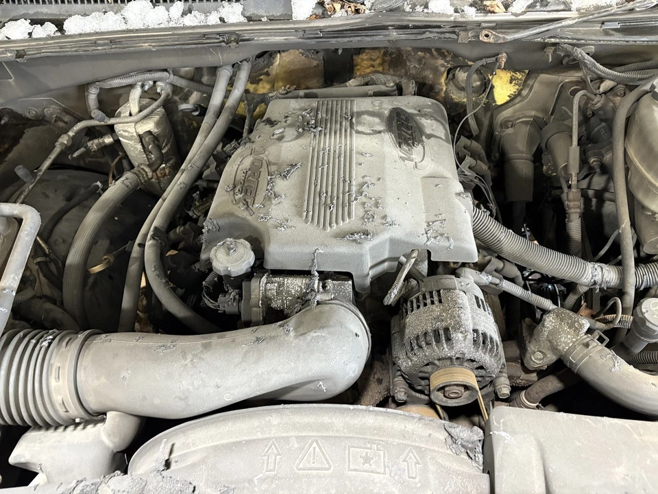 Condensador CHEVY SILVERADO 2500 99 00 01 02 03 04 05 06 07 08 09 10 11 12 13 14 - Imagem 1 de 3