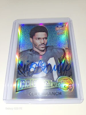 2001 Topps Archives Reserve Legends- Cliff Branch- On Card Auto (AU) Refractor  - Image 1 of 4