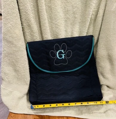 Cartera Mochila Thirty One en Azul Marino y Verde Azulado Acolchada Chevron Bordada con Pata G Foto 1 de 4