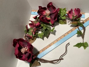 Swag floral de madera de perro con flor de magnolia artificial borgoña decoración arqueada R20 - Imagen 1 de 10