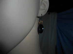 Pendientes colgantes perforados con cuentas colgantes de anzuelo negro con tinte rosa claro Premier Designs - Imagen 1 de 4