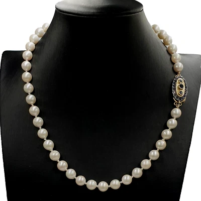 Collana vintage di perle akoya 9mm chiusura oro massiccio 18k zaffiri naturali - Immagine 1 di 4