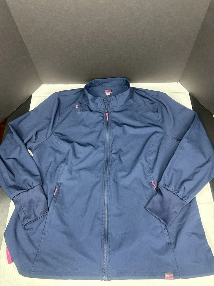 Jaqueta Koi Feminina Lite Stretch Scrub Zíper Completo Estilo Azul Marinho 459 Tamanho 2XL - Imagem 1 de 4