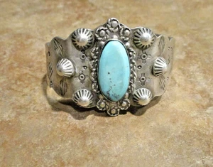 EXTRAORDINARY !!  OLD 1940's Navajo Sterling Turquoise STAMPED DESIGN Bracelet - Picture 1 of 15