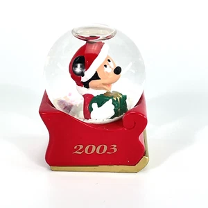 Disney Mini Globo de Nieve 2003 Mickey Mouse Trineo De Colección JC Penney Globo de Nieve Rojo - Imagen 1 de 15