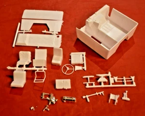 AMT Peterbilt 352 Pacemaker Semi Truck Interior 1/25 - Picture 1 of 2