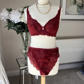 Triumph Rococo  wired Lace bra  Lingerie 34B + uk 10 BNWT