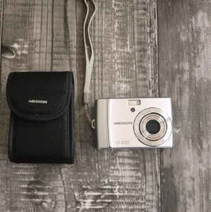 Medion MD 86388 Digitalkamera Kompaktkamera 14.0 MP Silber opt. Zoom 3x - Bild 1 von 7