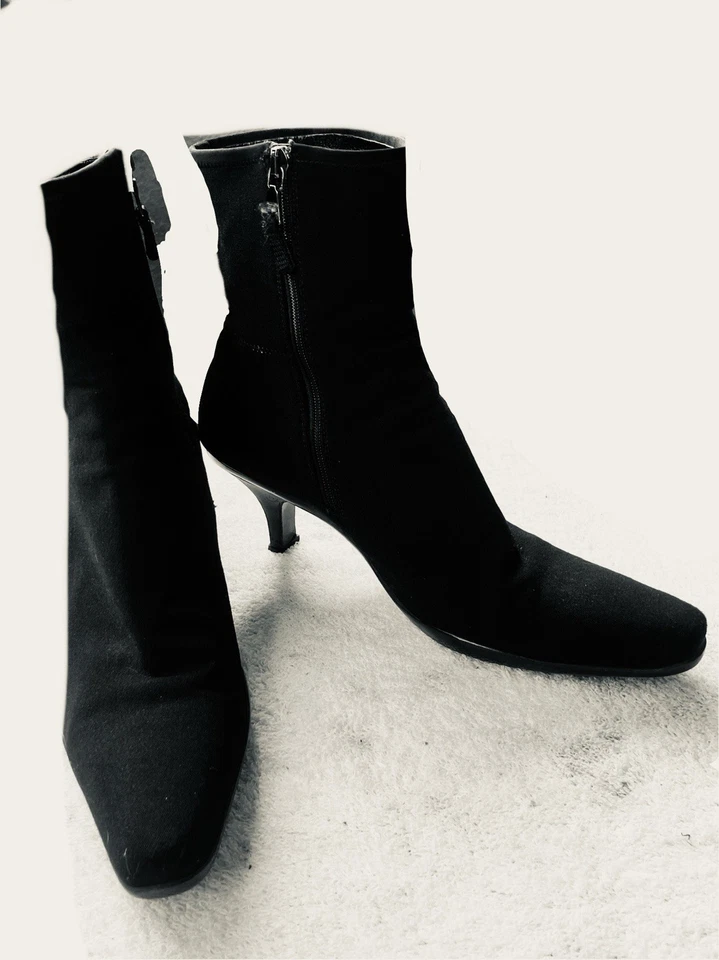 普拉达黑色尼龙弹力针织方头中跟短靴,37.5eu 原装 995 美元 — 第 1/4 张图片