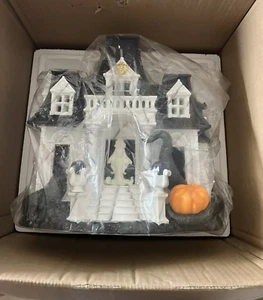 Bath Body Works 2024 HAUNTED HALLOWEEN HOUSE Luminary 3 Wick Candle Holder 4006G - Picture 1 of 1