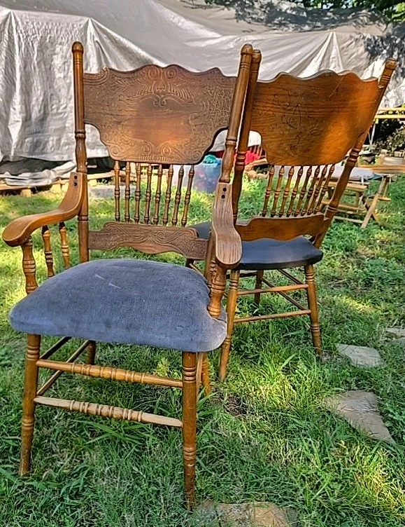 Amish Oak Pressed-Back Dining Arm Chair~ Single Chair - Image 1 of 1