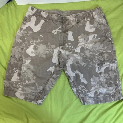 The North Face Grey Camouflage Pattern Multiple Pockets Cargo Shorts Size 38 - Image 1 of 4