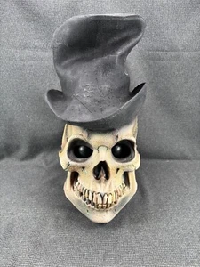 B6 Illusive Concepts Totenkopf mit Zylinder - Bild 1 von 8
