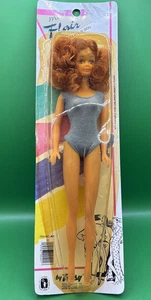 Ms. Muñeca de moda Flair 11,5" de Totsy - Pelo naranja pardusco, traje de baño azul - Nueva en paquete - Imagen 1 de 8