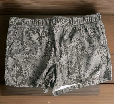 Magellan Outdoors Fish Gear Shorts Camo Women's XL  Water Repellent - Image 1 of 4