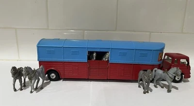 Corgi Toy, BEDFORD, CHIPPERFIELD'S CIRCUS HORSE BOX (6 Original Horses) - Image 1 of 4
